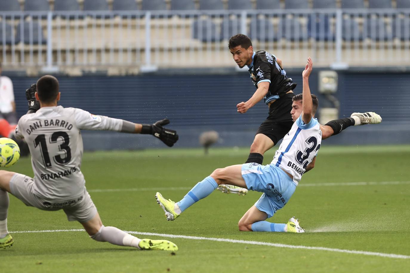 Fotos: Las mejores imágenes del triunfo del Almería en Málaga