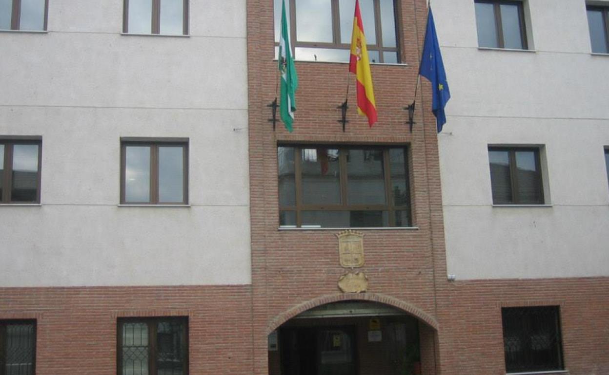 Vista de la fachada del Ayuntamiento de Cijuela.