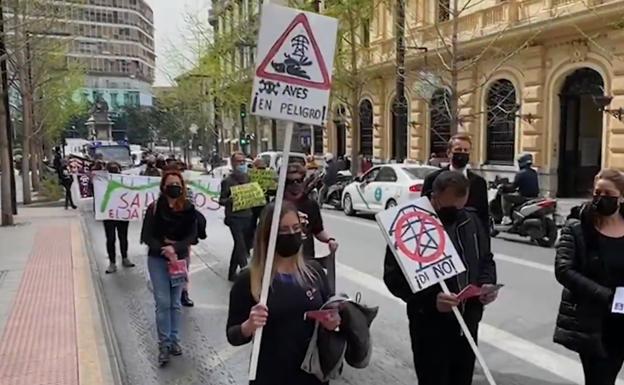 Protesta contra los proyectos de energías renovables que ha tenido lugar en la Gran Vía. 