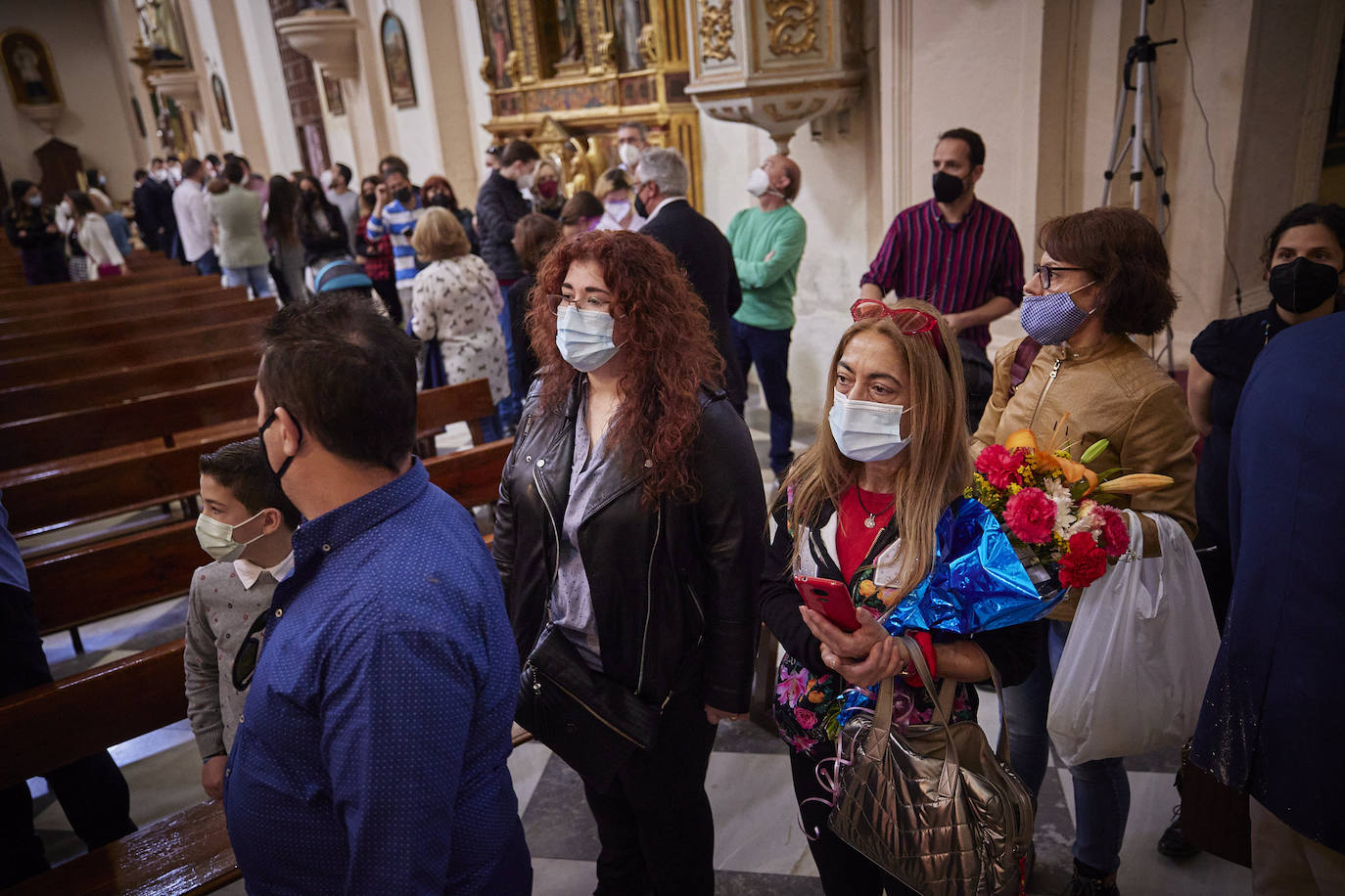 Este Jueves Santo se ha vuelto a repetir el acto solemne de encendido, a las doce de la mañana; en esta ocasión, a cargo del hermano mayor de la cofradía del Silencio