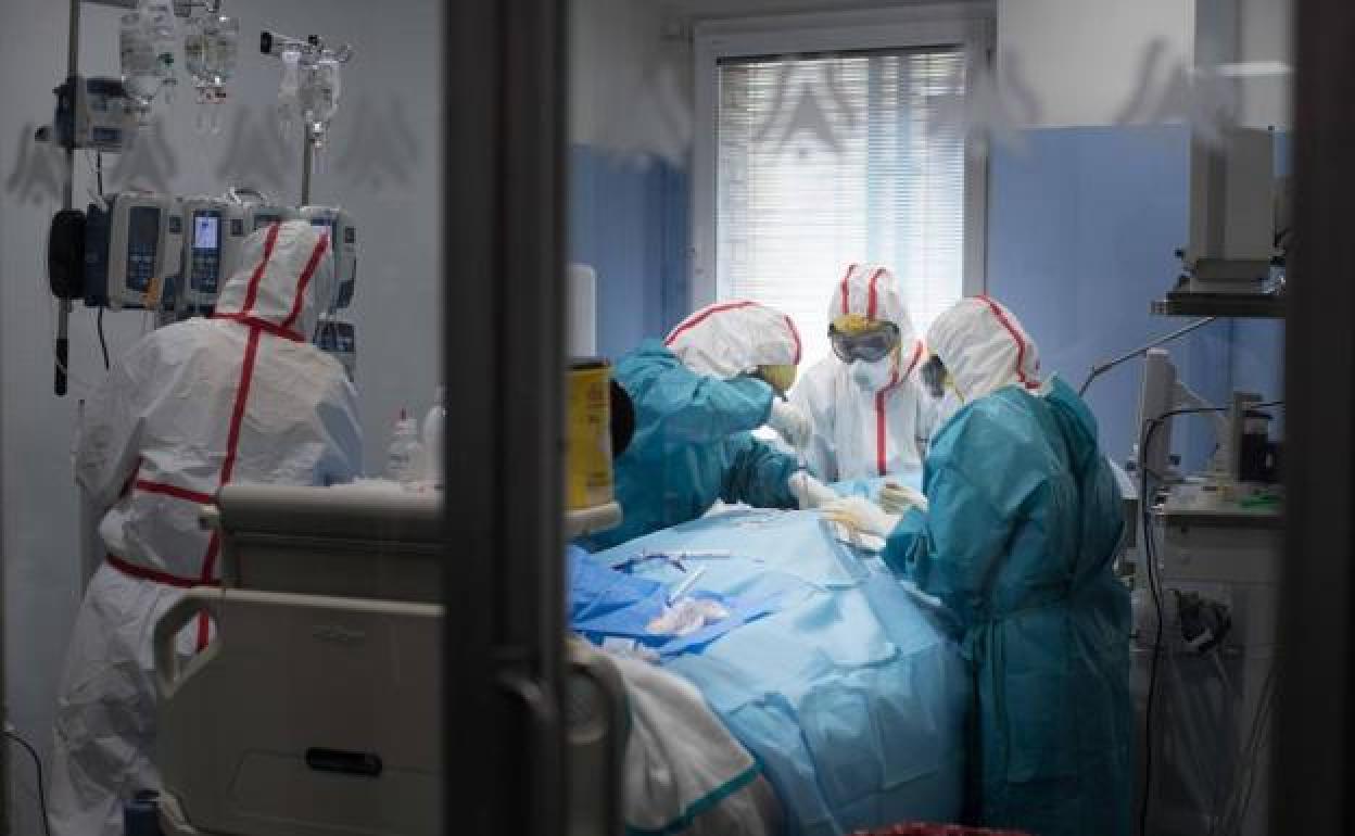 Pandemia en Andalucía | La comunidad sufre la mayor subida de pacientes en UCI en dos meses