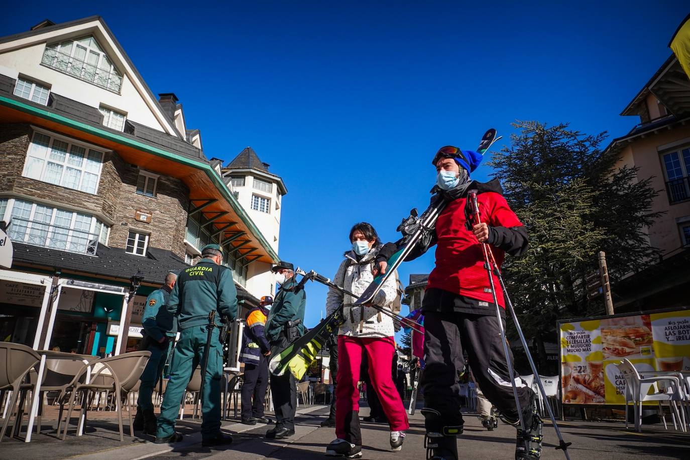 La estación granadina de esquí abre sus puertas con normalidad, con 72 kilómetros de superficie esquiable y cifra el segumiento en menos del 10%