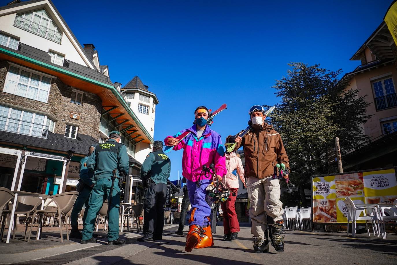 La estación granadina de esquí abre sus puertas con normalidad, con 72 kilómetros de superficie esquiable y cifra el segumiento en menos del 10%