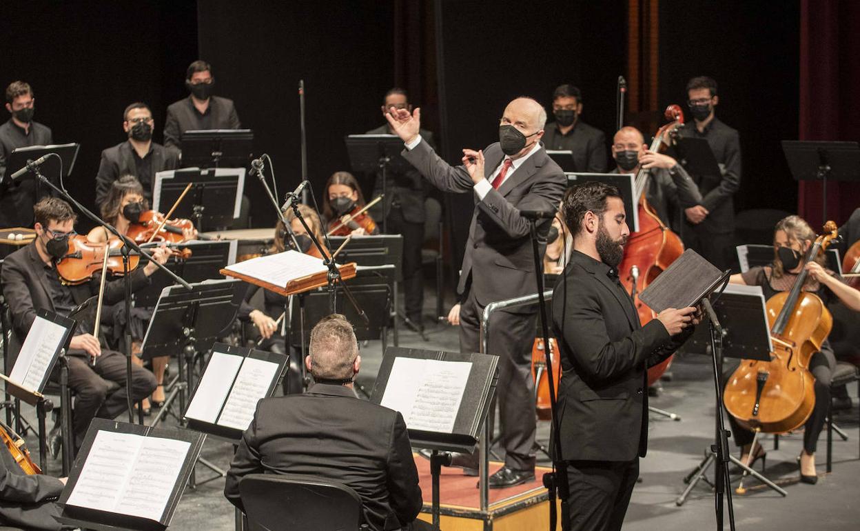 La Orquesta Ciudad de Almería ofrece un repertorio de música sacra en el auditorio Maestro Padilla