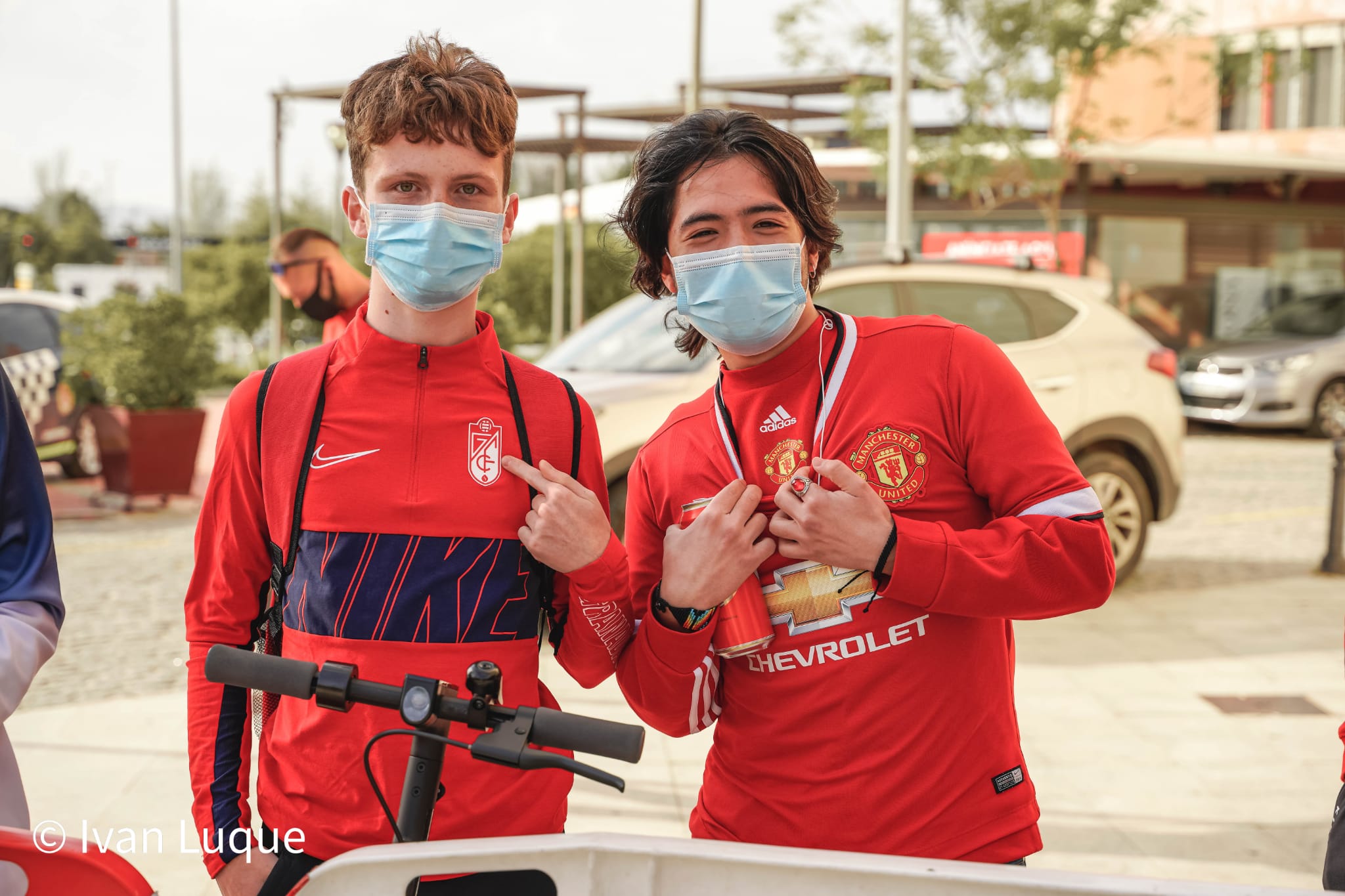 Los 'diablos rojos' aterrizan en la capital para el duelo de cuartos de final de la Europa League contra el Granada CF