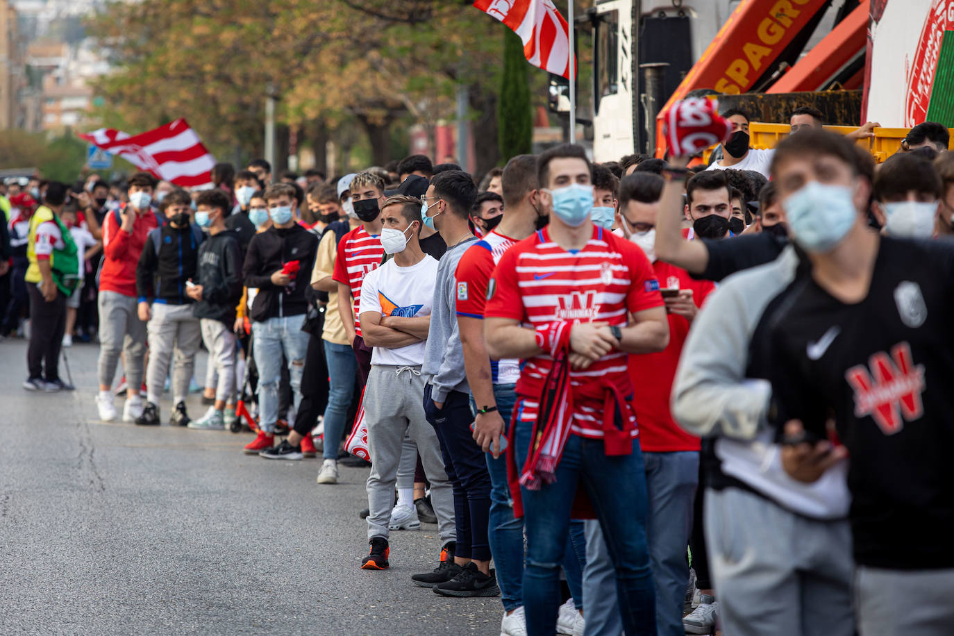 Fotos: El ambiente previo al Granada-Manchester United en el Nuevo Los Cármenes