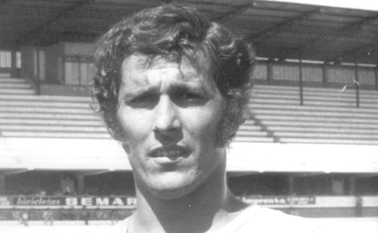 Ñito, durante su etapa como portero del Granada. 