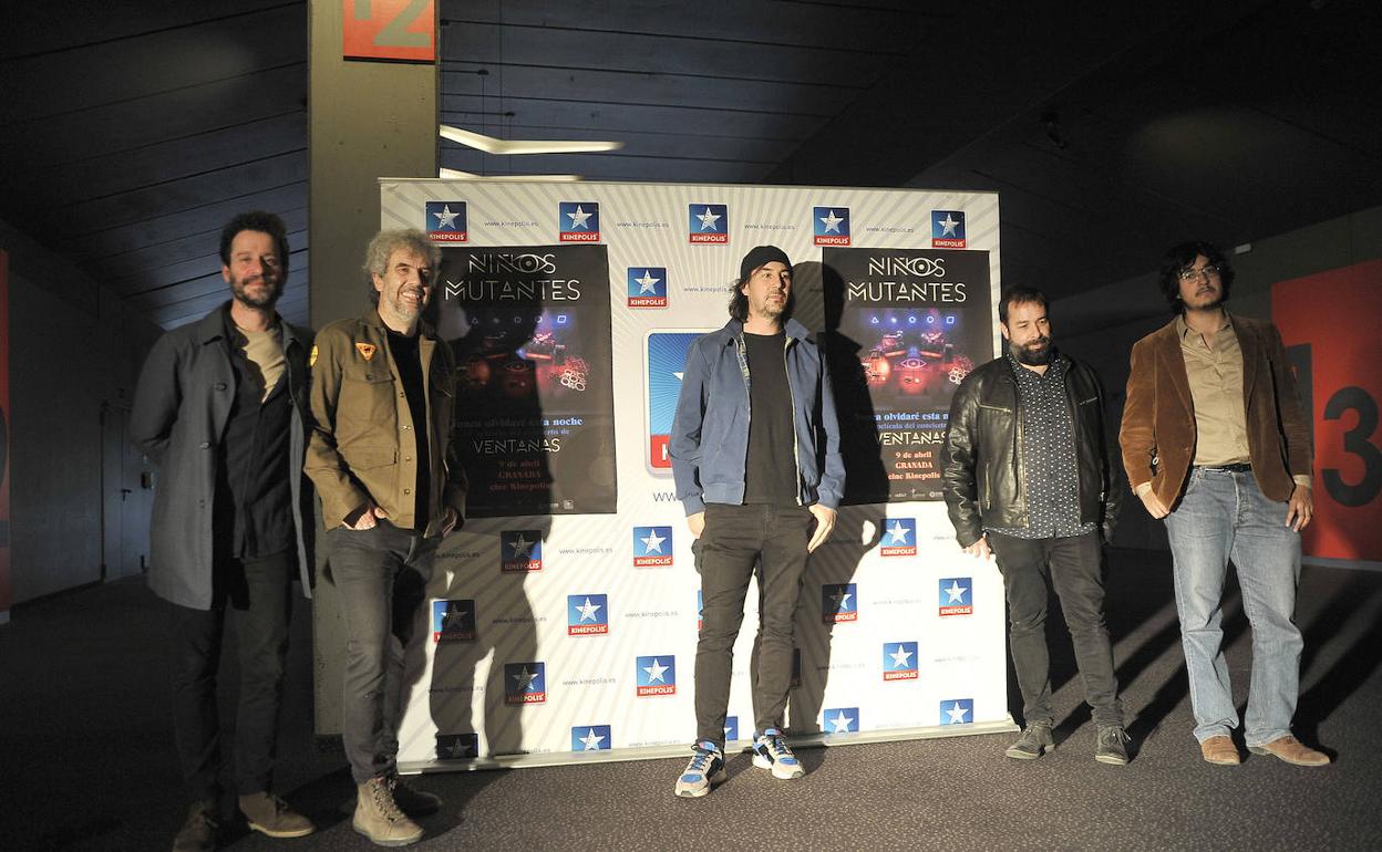 Los componentes de la banda ayer en el cine Kinépolis. 