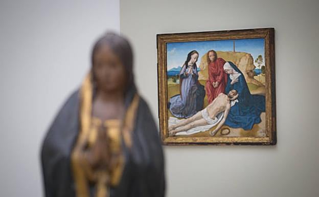 Imagen principal - Arriba, tabla de Van der Goest. Abajo, Virgen de la época medieval y sala principal del museo. 