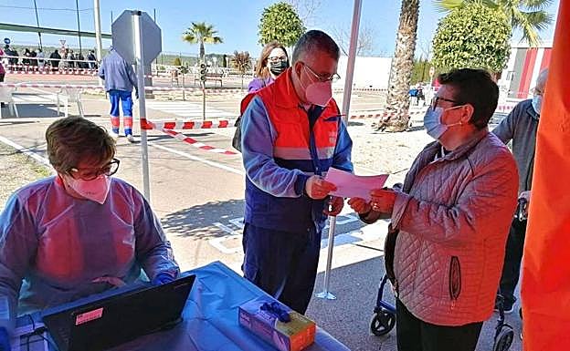 Recepción con un cuestionario en el punto de Úbeda. 