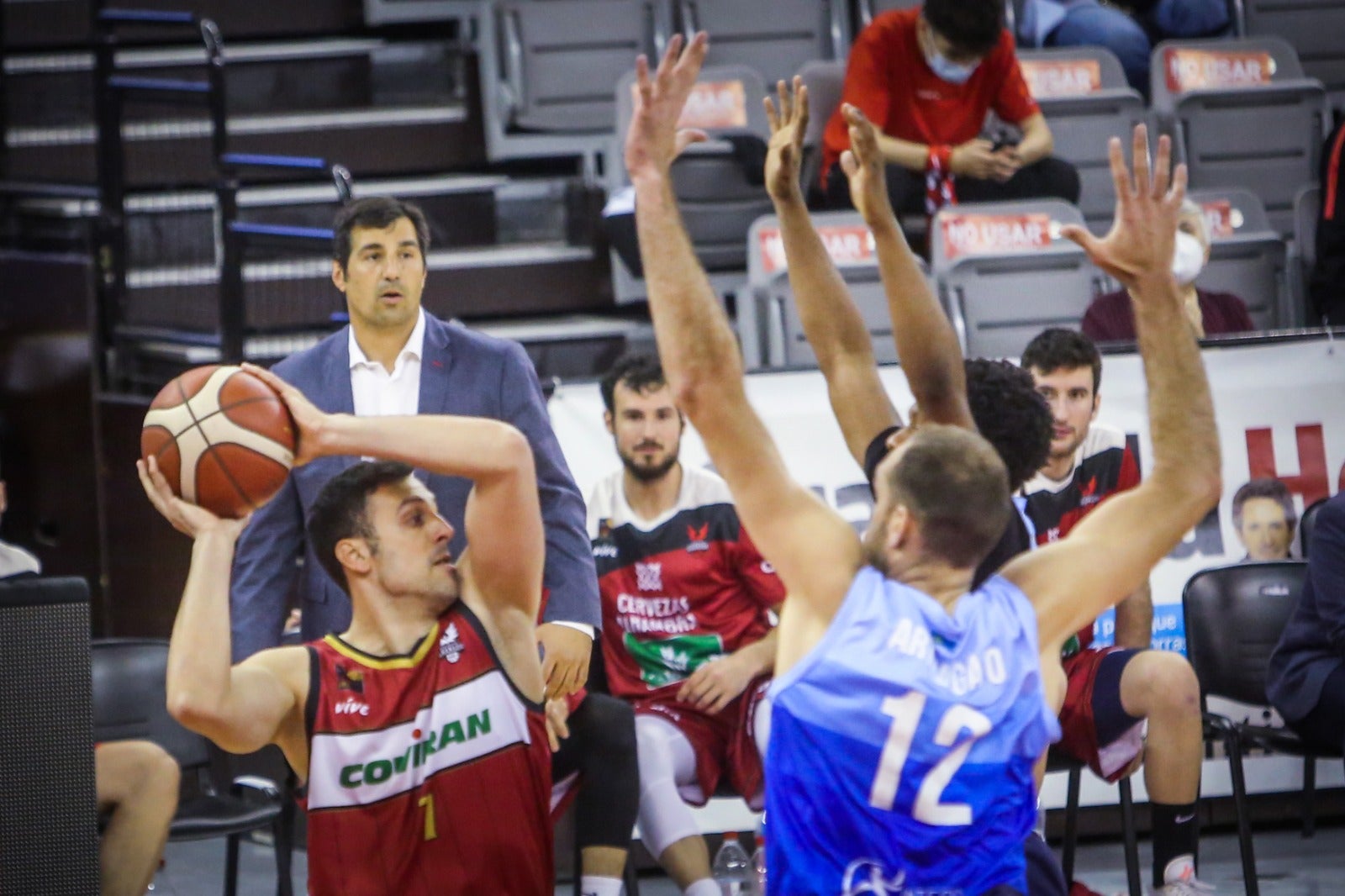 Fotos: Las mejores imágenes del Covirán-Oviedo