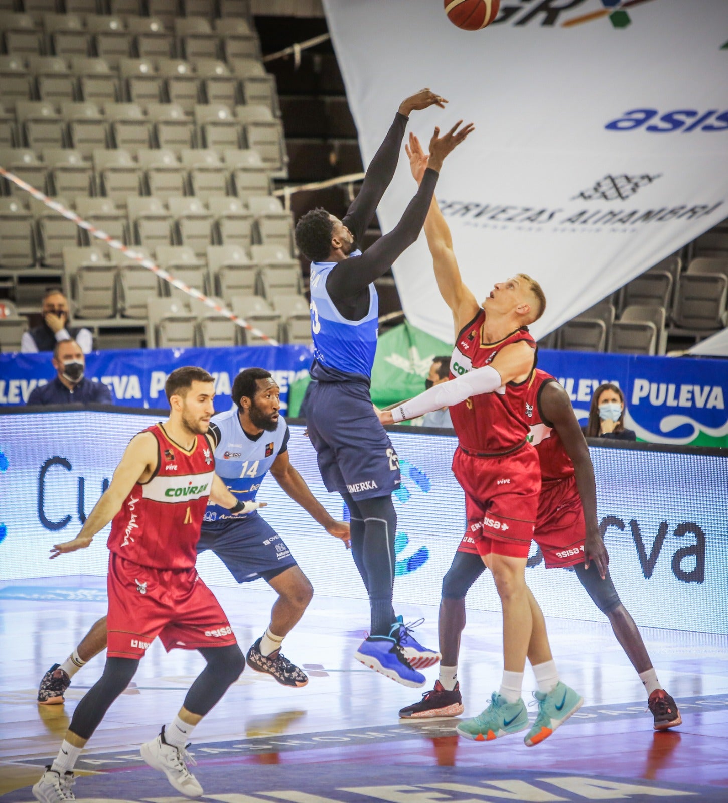 Fotos: Las mejores imágenes del Covirán-Oviedo