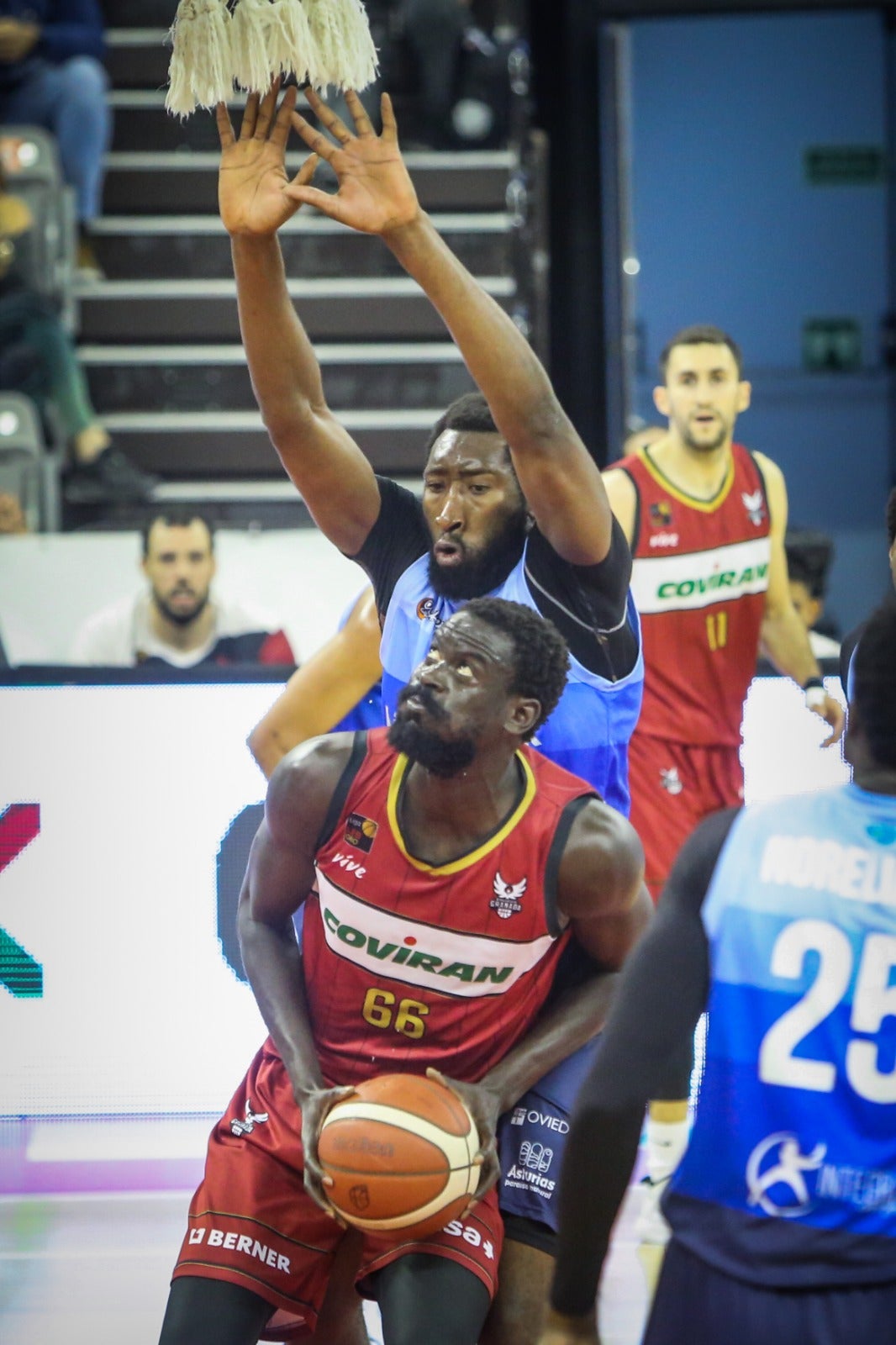 Fotos: Las mejores imágenes del Covirán-Oviedo