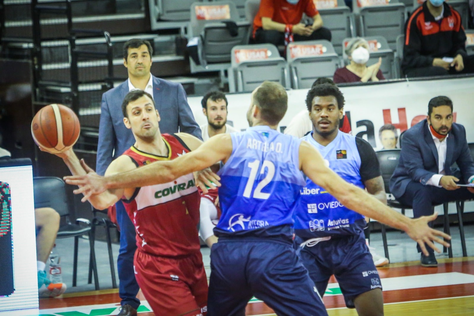 Fotos: Las mejores imágenes del Covirán-Oviedo