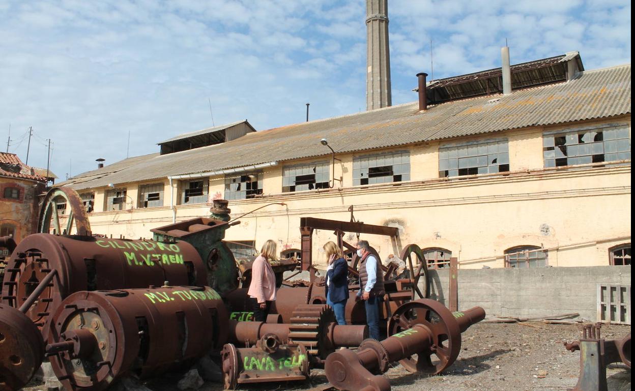 Recuperan más piezas históricas en la limpieza de la Fábrica del Pilar