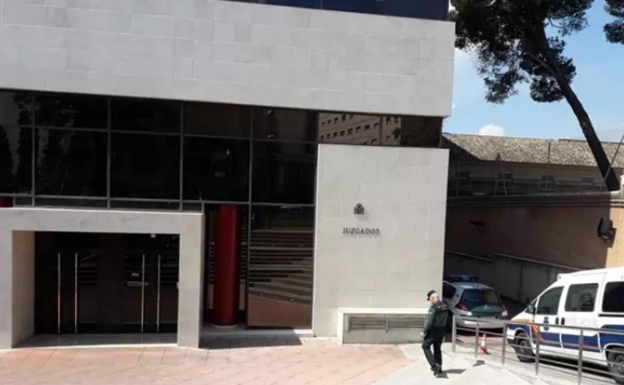 Estafa a la Seguridad Social | La mayoría de los más de 70 acusados de estafar a la Seguridad Social en Granada acepta dos años de prisión
