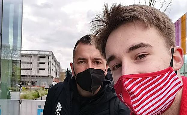 Selfi de Federico con Diego Martínez ayer. 