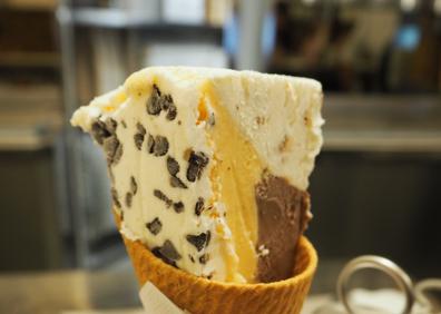 Imagen secundaria 1 - La alemana que visitó Granada por un juego de mesa sobre la Alhambra famoso en su país