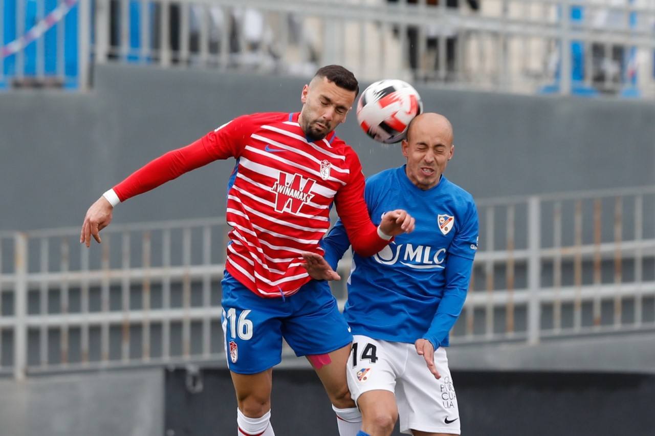 Alberto López apunta a titular en Huelva. 