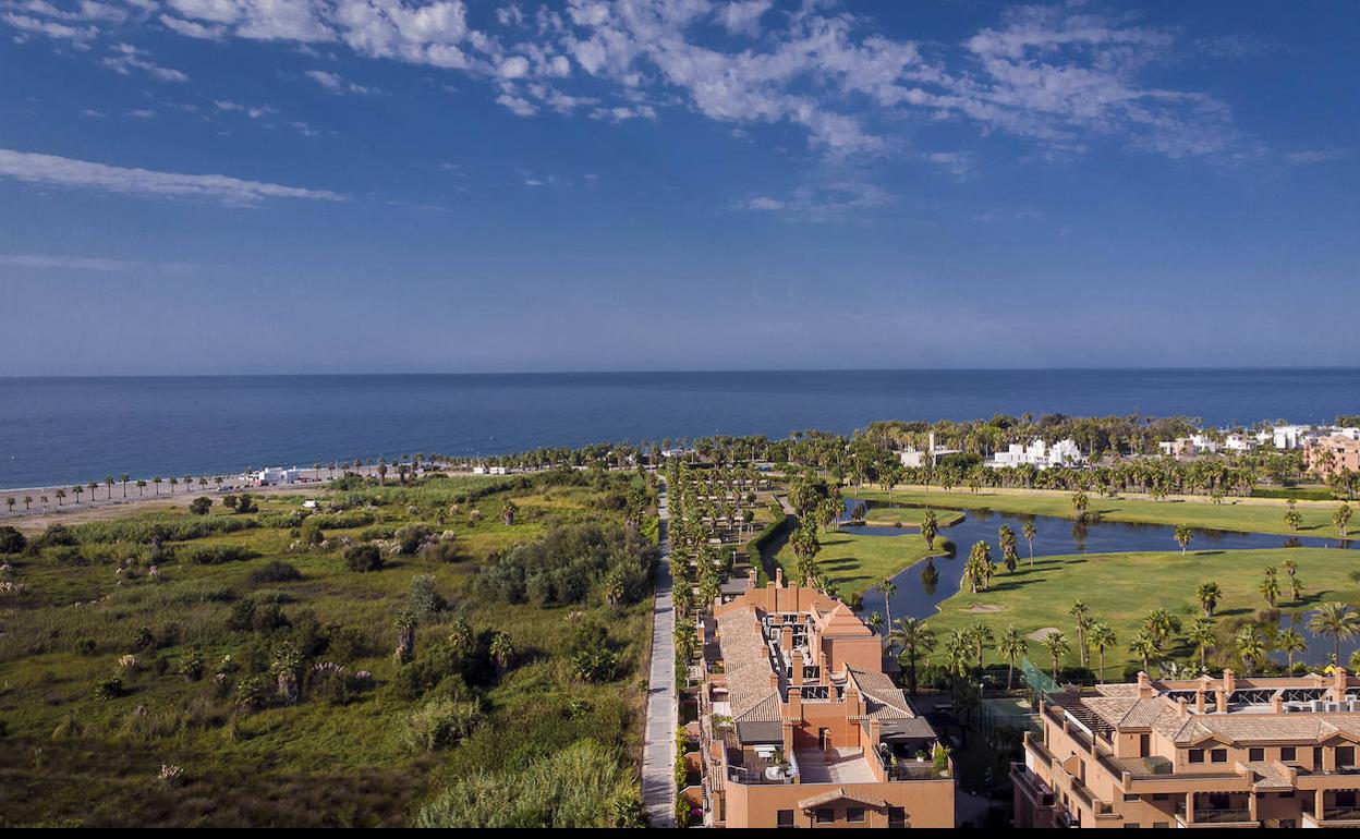 Hasta 2.500 viviendas y 5.000 camas hoteleras proyectadas en la playa