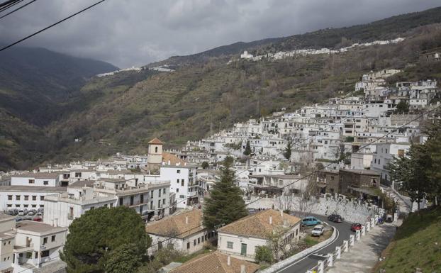 La Junta anuncia una bajada de impuestos en municipios de menos de 3.000 habitantes de Andalucía