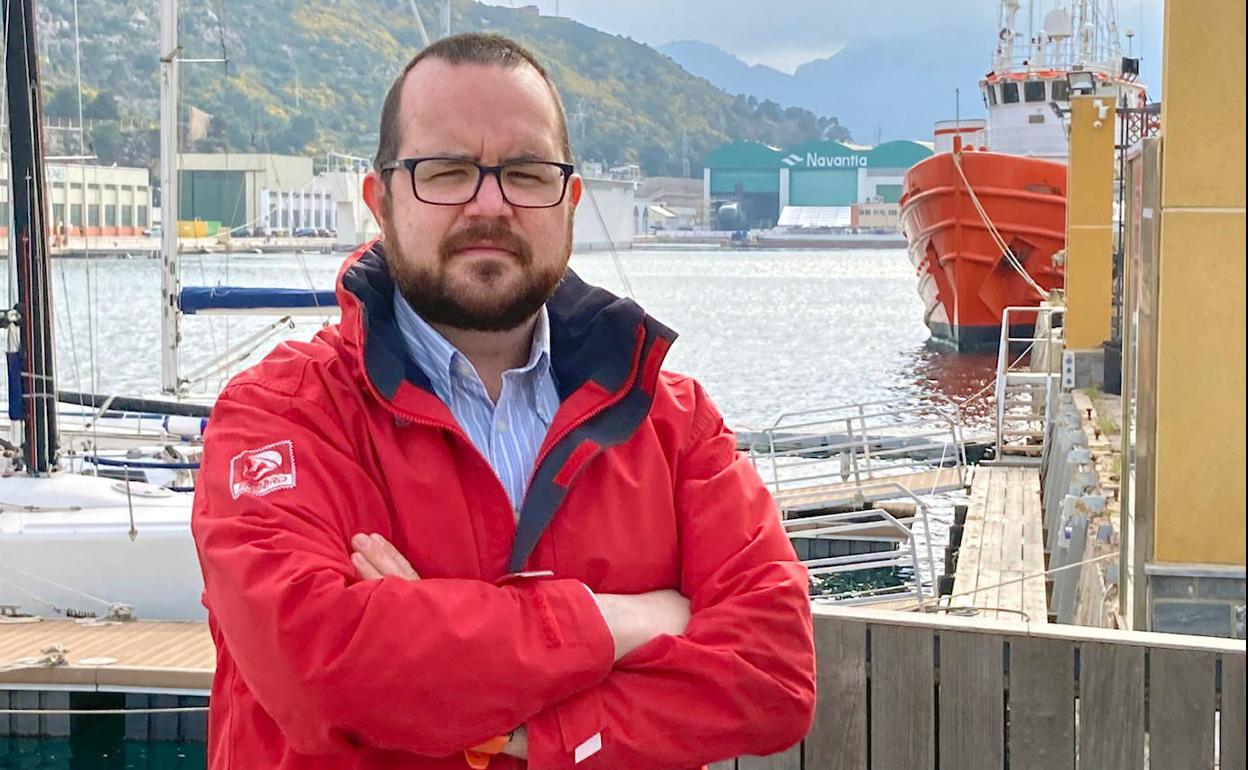 Jorge Peña Alcalde, en el puerto de Cartagena en vísperas de la ceremonia de amadrinamiento del nuevo submarino de la Armada.