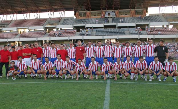 Fotografía del Granada CF en la presentación del equipo ante la afición para la temporada 2006/2007.