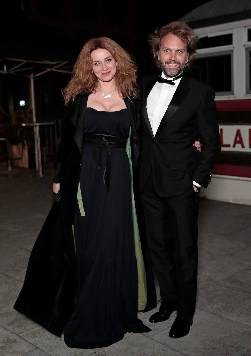 El cineasta Florian Zeller, junto a su pareja, en París.