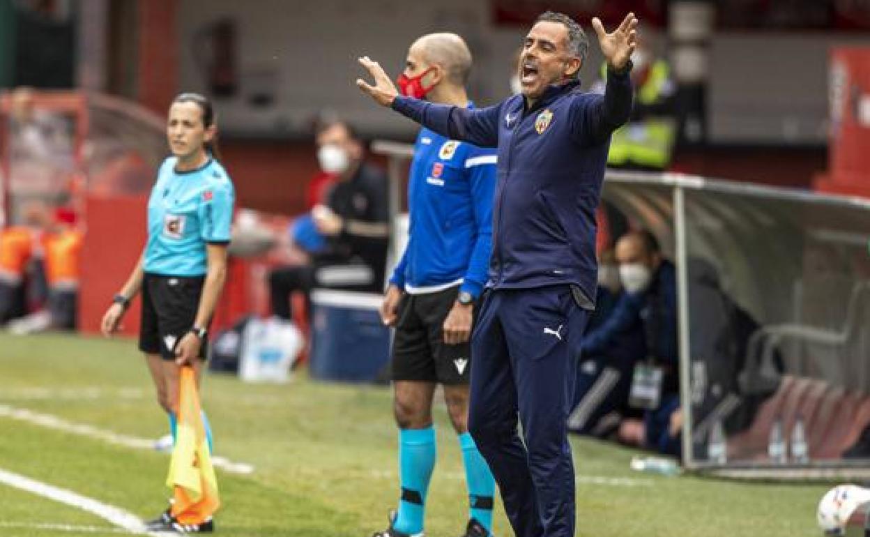 José Gomes se desespera por una acción de la UDA ante el Mirandés.