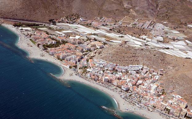 La playa de Gualchos, en Granada, no será visitable por andaluces no residentes en la población al rebasar la tasa 500.