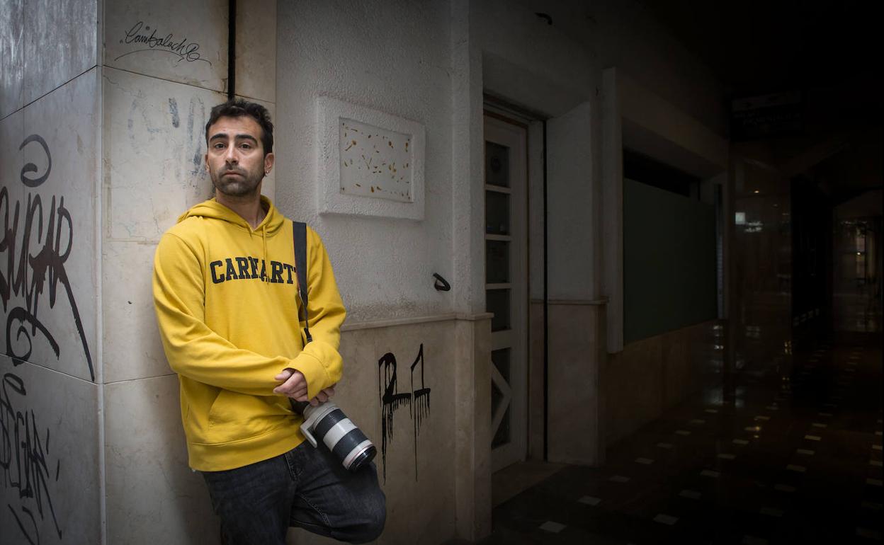 Carlos Gil ha pasado cuarenta días en el Open Arms fotografiando el drama de la emigración. 