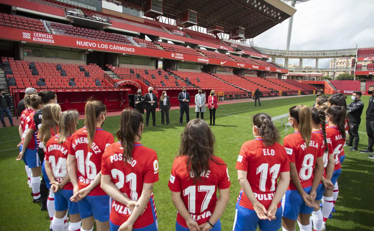 Granada CF | Luis Salvador Visita Al Femenino Y Le Felicita Por Su ...