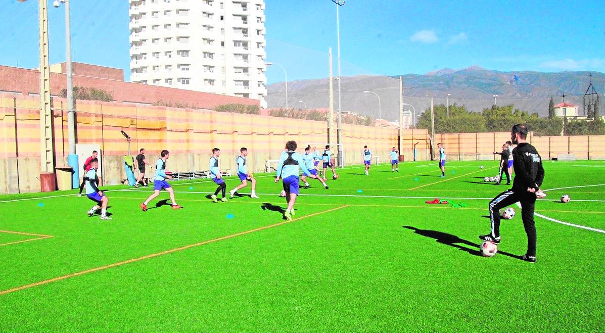 Fran Alcoy apela a las máximas exigencias para el partido de mañana con la visita del Marbella. 