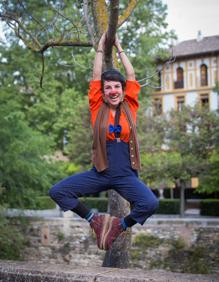 Imagen secundaria 2 - Foto de arriba, todos señalando a Piero. Abajo, haciendo el clown. 