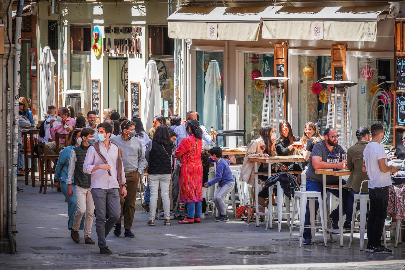 Fotos: Así estaban las calles del centro de Granada este sábado