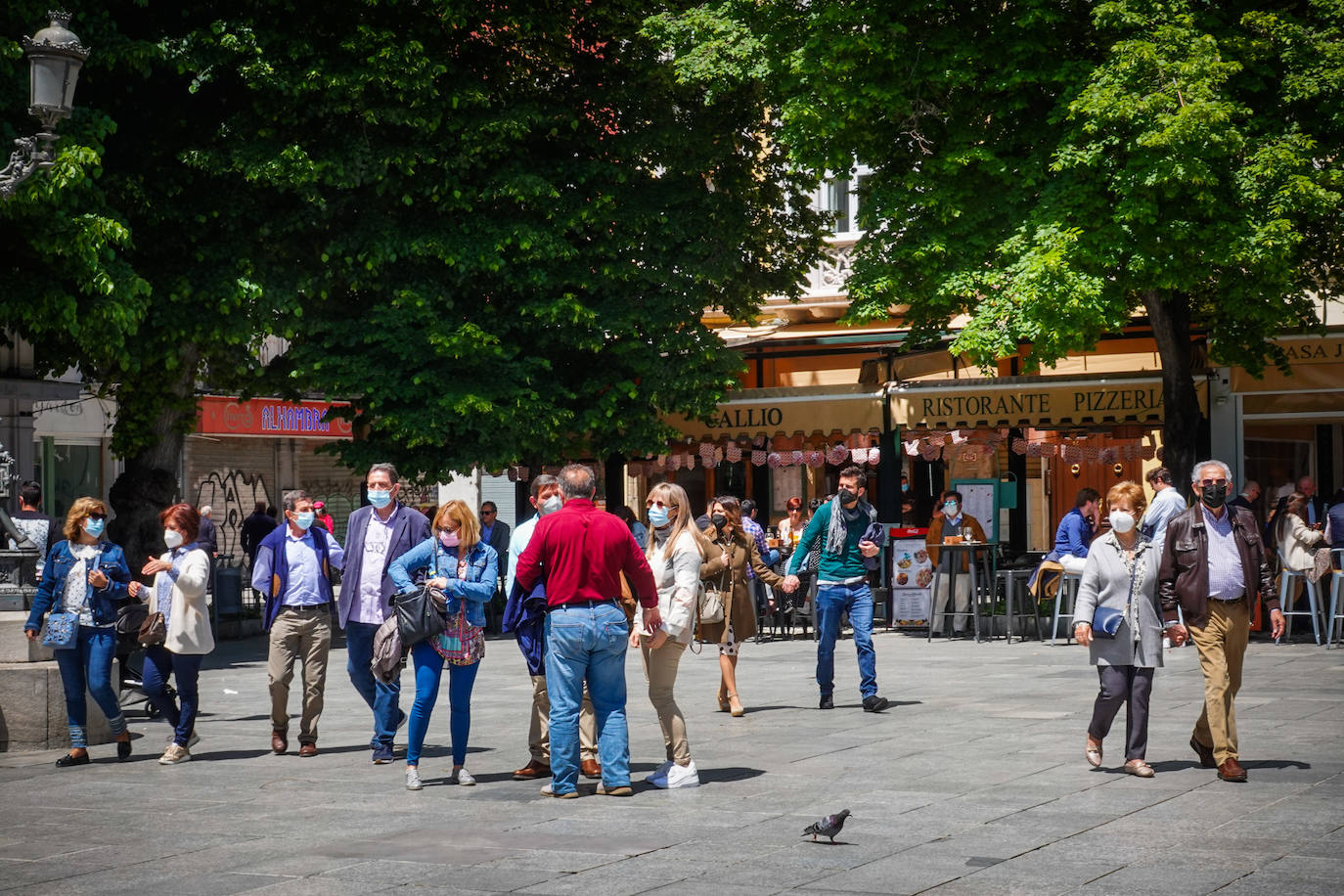 Fotos: Así estaban las calles del centro de Granada este sábado