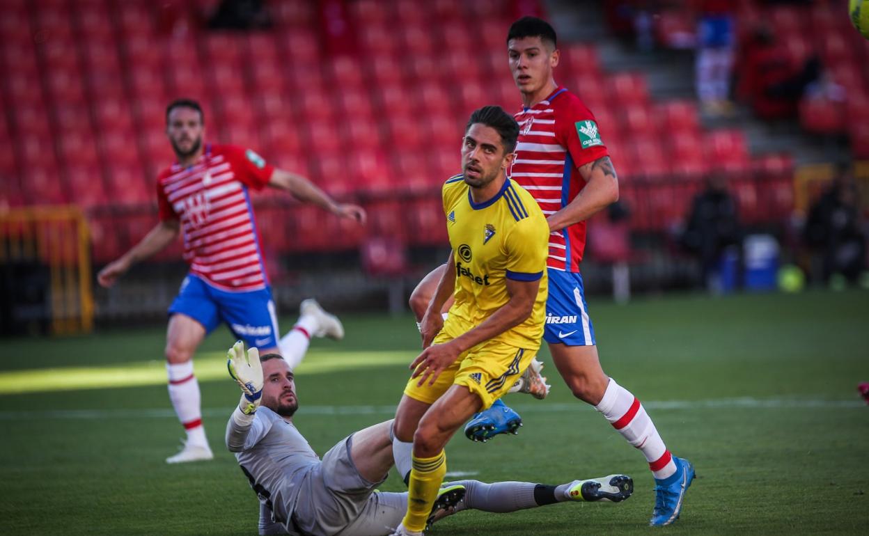 Rubén Sobrino, en su gol a Aarón. 