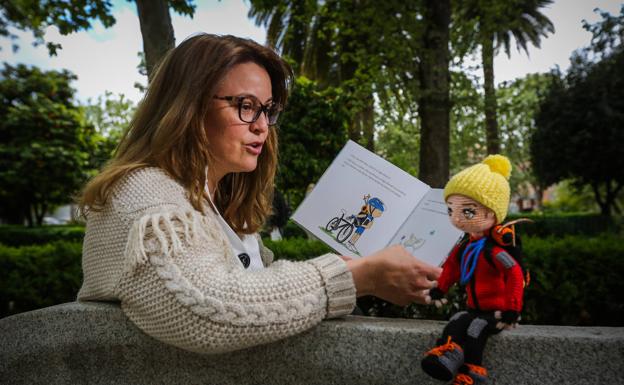 Herminia, contando el cuento de Vélez a Vélez. 