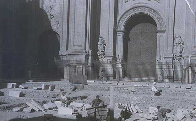 Remodelación de la plaza en el año 1946. 