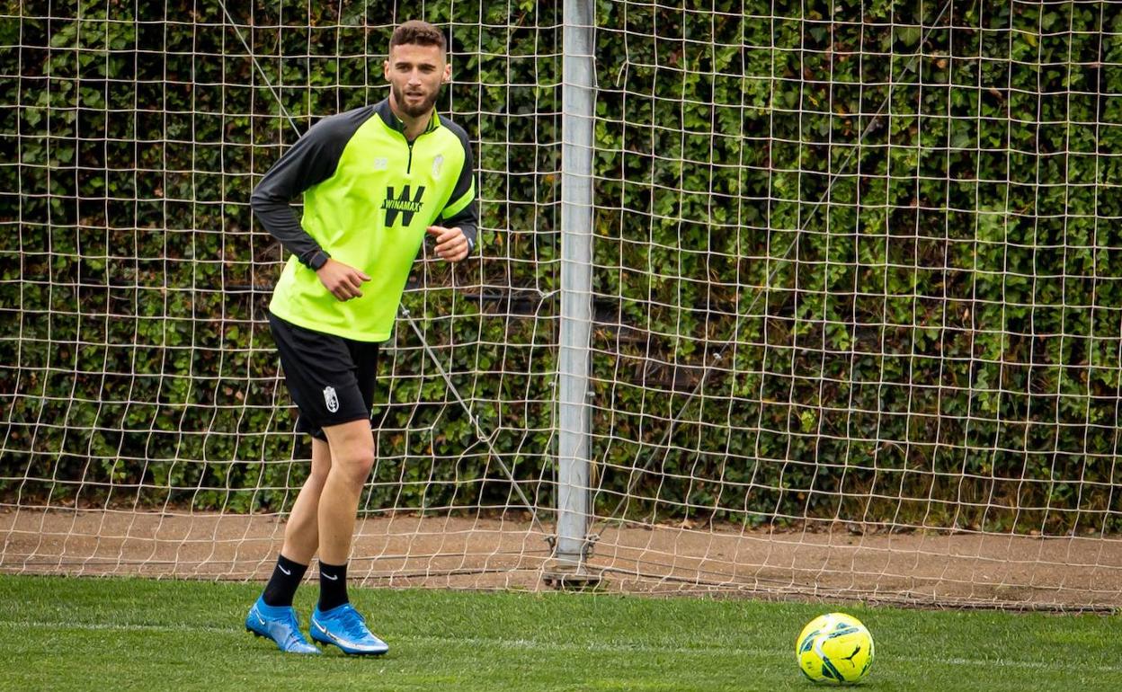 Domingos Duarte trabaja al margen en un entrenamiento de la semana pasada. 