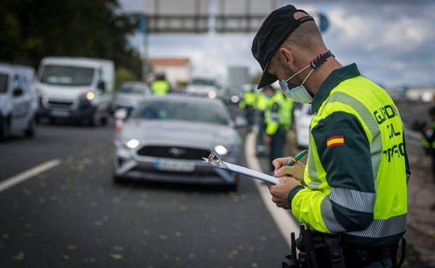 Andalucía apunta por primera vez a la posibilidad de «confinar por barrios o distritos, según los contagios» 