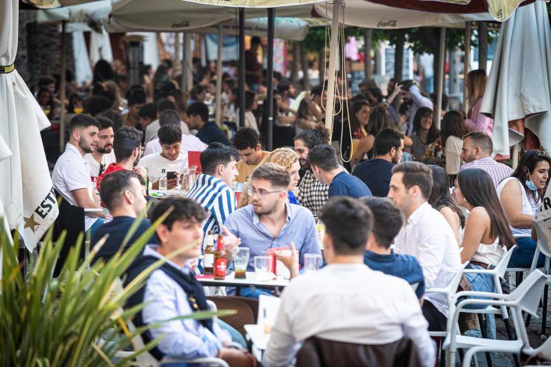 Ambiente en la plaza de La Romanilla este pasado sábado. 