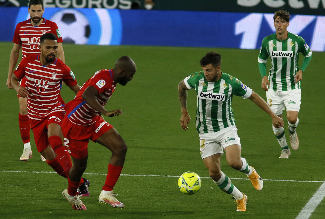 Fotos: Las mejores imágenes del Betis-Granada en el Benito Villamarín