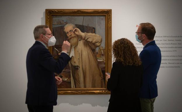 Observando el autorretrato de José Jiménez Aranda. 