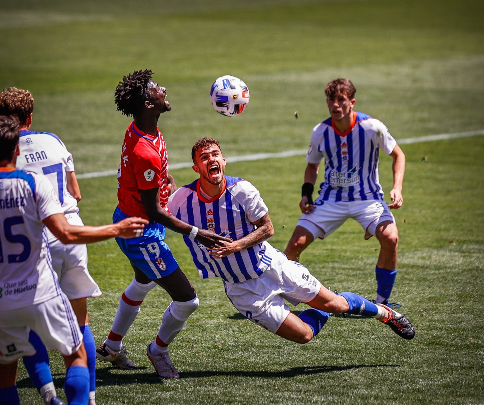 El solitario tanto del mediapunta granadino y las paradas de Joao Costa dejan al filial rojiblanco a un punto de la salvación