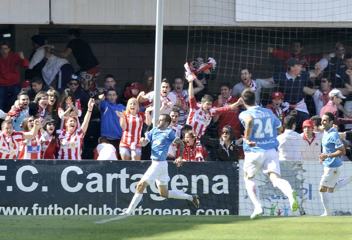 Aleix Vidal celebra el último gol oficial de la UDA en Cartagonova. 