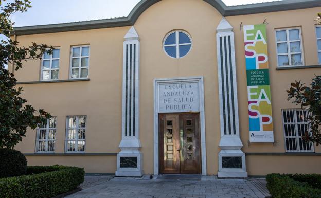 Entrada a la sede de la Escuela, en Cartuja. 