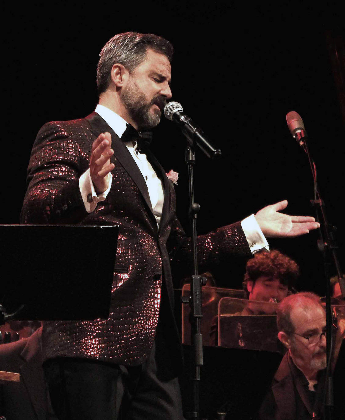 El cantante de jazz durante un concierto.