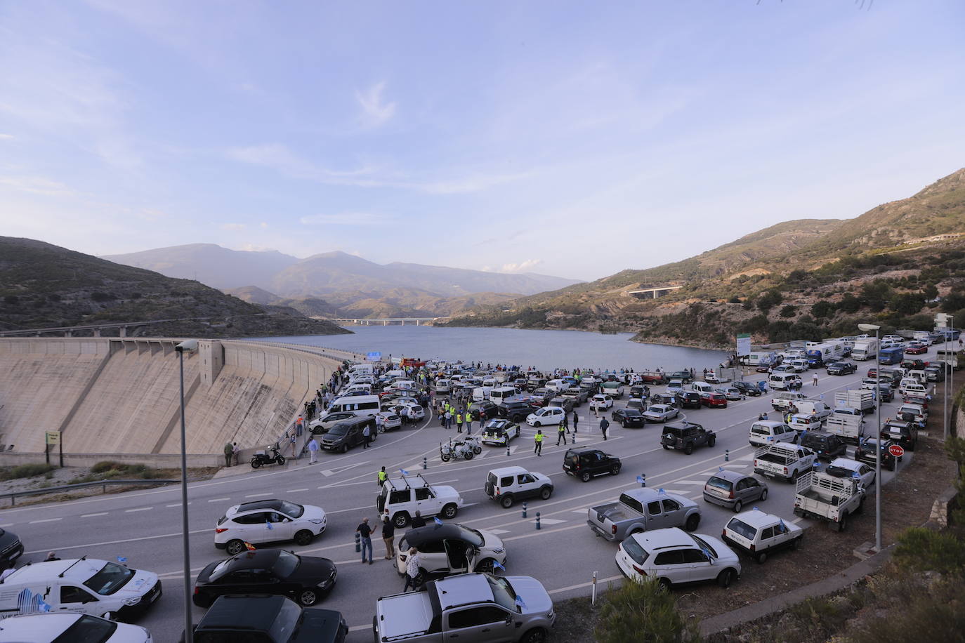 El sector agrícola almuñequero clama por las canalizaciones de la presa de Rules.