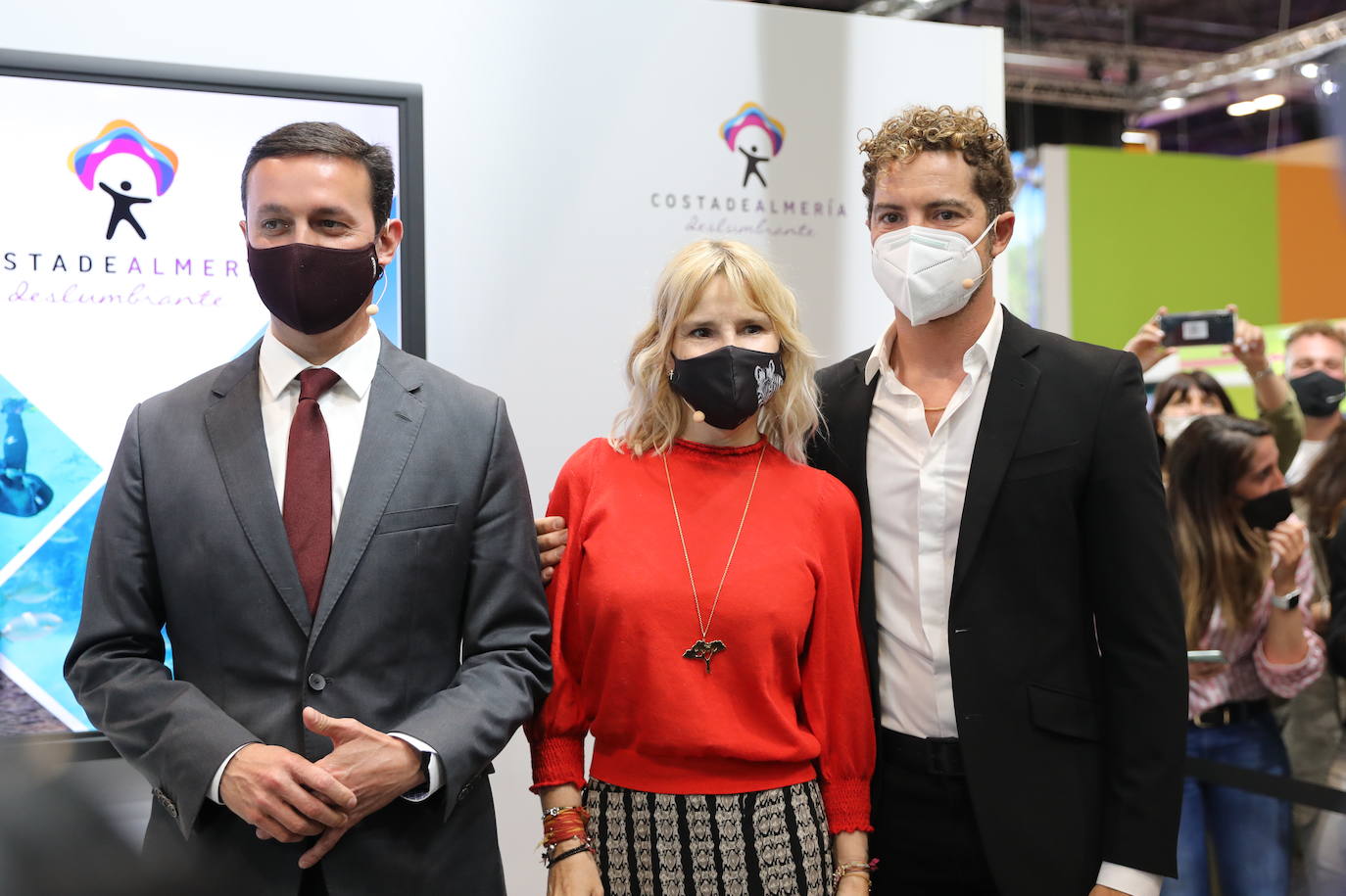 Eugenia Martínez de Irujo y David Bisbal, unidos en Fitur, promocionan la 'Costa de Almería'.